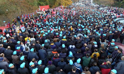 ERDEMİR EMEKÇİLERİNDEN GREV KARARI SONRASI İLK EYLEM